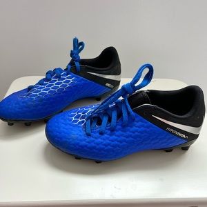 Excellent Condition Youth Hypervenom Nike Cleats - Size: 3Y